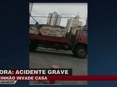 Vídeo mostra momento que carreta bate em casa
