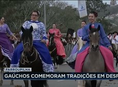 Gaúchos comemoram tradições em desfile