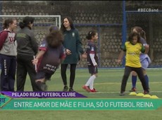 Escolinha de futebol para meninas une mães e filhas em SP