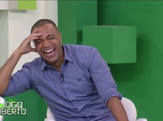 Professor Ronaldo dá aula de futebol no Jogo Aberto