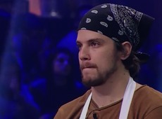Em escolha difícil, chefs decidem que Vitor ganha dólmã