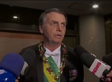 Bolsonaro admite que filho pode não ir para Washington