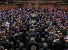 Deputados aprovam Brexit, mas divórcio deve ser adiado