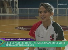Melhor jogadora de futsal do mundo que permanecer no Brasil