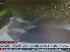 Polícia procura vândalos que riscam carros de luxo