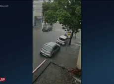 Chuva compromete vias da Zona Norte de SP
