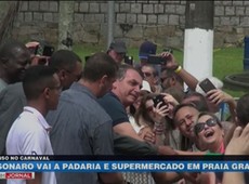 Bolsonaro vai a padaria e supermercado em Praia Grande