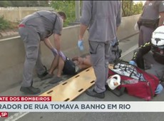 Morador de rua tomava banho no Rio Tamanduateí