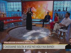 Cassiane solta a voz no palco com música ‘Com Muito Louvor’