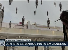 Artista espanhol pinta em janelas