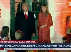 Trump e Melania recebem crianças fantasiadas na Casa Branca