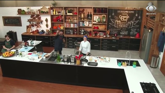 Edu Guedes mostra estúdio do The Chef Reprodução TV