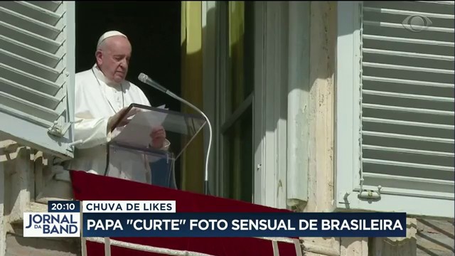 Papa "curte" foto sensual de modelo brasileira em rede social
