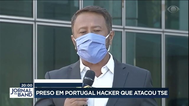 Saiba quem é o hacker preso suspeito de ataque ao TSE no 1º turno Reprodução TV