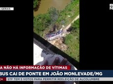 Ônibus cai de ponte em João Monlevade/MG