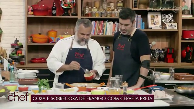 Coxa e sobrecoxa com cerveja preta: aprenda a receita Reprodução TV