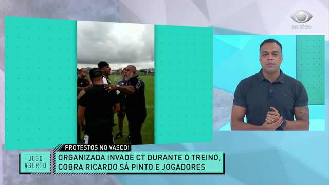 Torcedores invadiram treino para cobrar os jogadores do time cruzmaltino Reprodução 