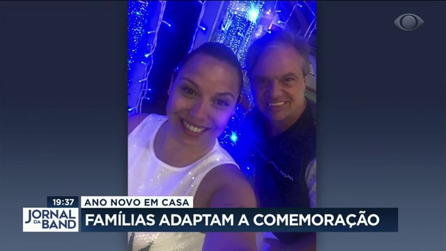 Famílias se organizam para passar virada em casa Reprodução 