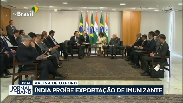  Índia proíbe a exportação da vacina de Oxford ao Brasil Reprodução TV