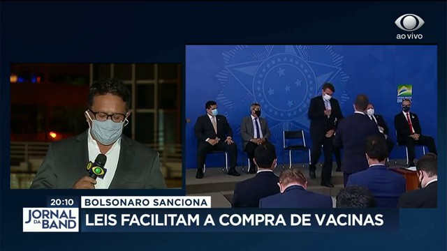 Bolsonaro sanciona leis que facilitam a compra de vacinas contra covid Reprodução TV