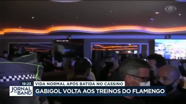 Vida normal após batida em cassino: Gabigol volta aos treinos no Fla Reprodução TV