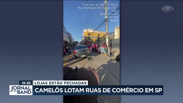 Camelôs lotam ruas de comércio em SP Reprodução TV