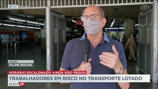 Trabalhadores em risco no transporte lotado Reprodução TV