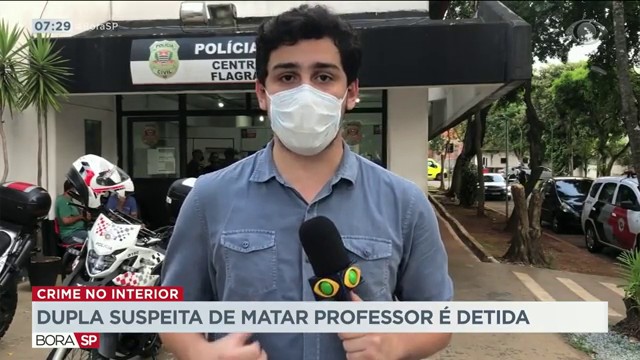 Dupla suspeita de matar professor é detida Reprodução TV