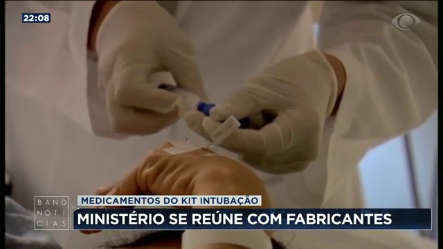 Ministério se reúne com fabricantes de remédios para intubação Reprodução TV