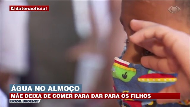 MÃE TOMA ÁGUA PARA DISFARÇAR A FOME  Reprodução TV