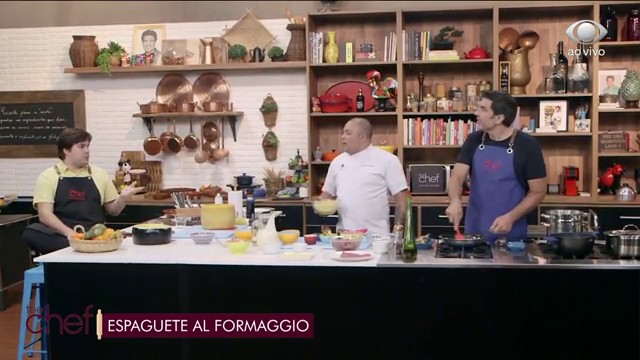 Aprenda a fazer espaguete ao molho de parmesão Reprodução TV