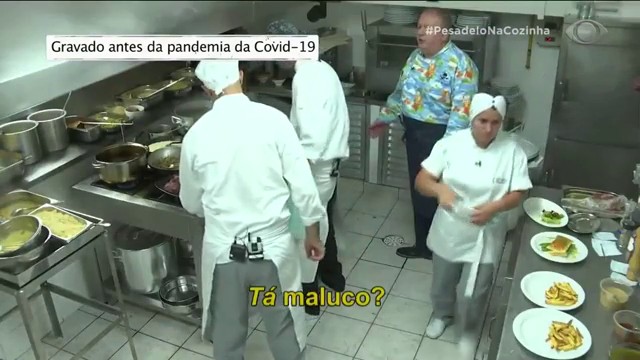 Cozinheiros desligam a coifa e levam bronca de Jacquin Reprodução TV
