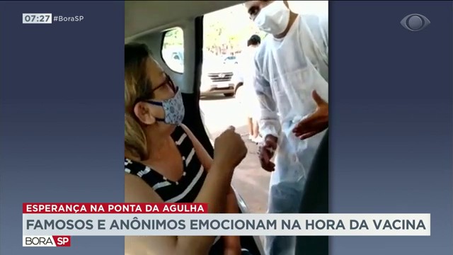 Famosos e anônimos se emocionam na hora de receber a vacina Reprodução TV