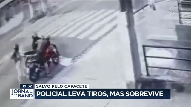 Ele foi abordado por dupla de moto e teve arma tomada Reprodução TV