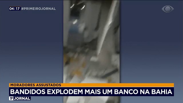 Bandidos explodem mais um banco na Bahia Reprodução TV