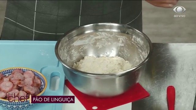 Pão de linguiça: receita do Edu Guedes é ótima para vender Reprodução TV