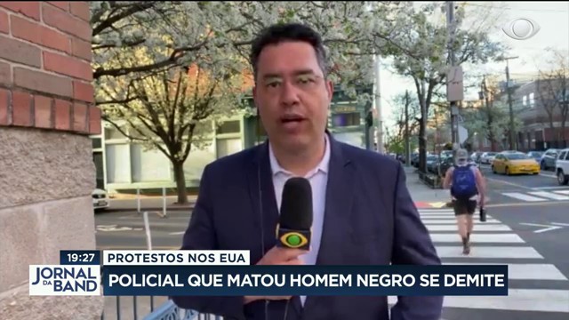 Policial que matou homem negro nos EUA pede demissão Reprodução TV