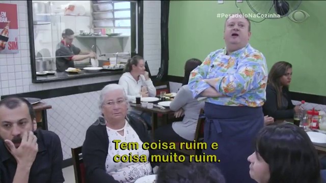 Roberto e Isaque se recusam a acreditar que a comida está ruim Reprodução TV