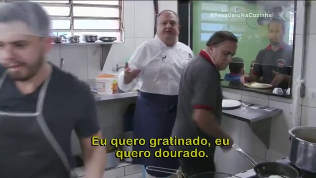 Cozinheiros se atrapalham para fazer o croque monsieur e croque madame Reprodução TV