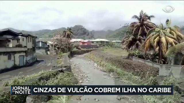 Cinzas de vulcão cobrem ilha no Caribe Reprodução TV