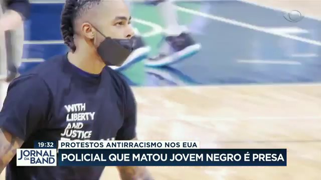 Policial que matou jovem negro nos EUA é presa Reprodução TV