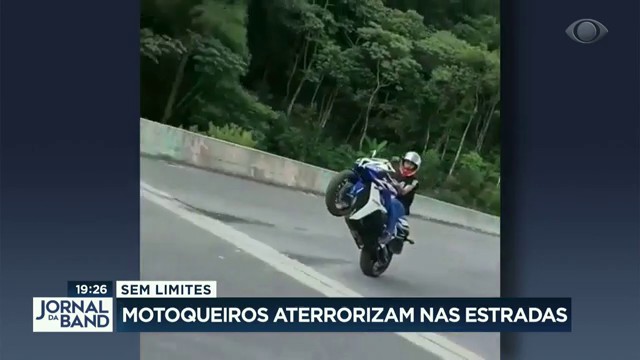 Sem limites: motoqueiros aterrorizam nas estradas gaúchas Reprodução TV