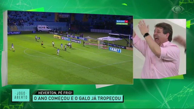 Zoeira sem fim! Galo tropeça e a zoeira sobra para Heverton Guimarães Reprodução TV