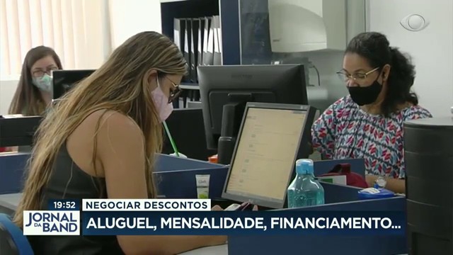 Brasileiros negociam descontos em aluguel, mensalidade e financiamento Reprodução TV