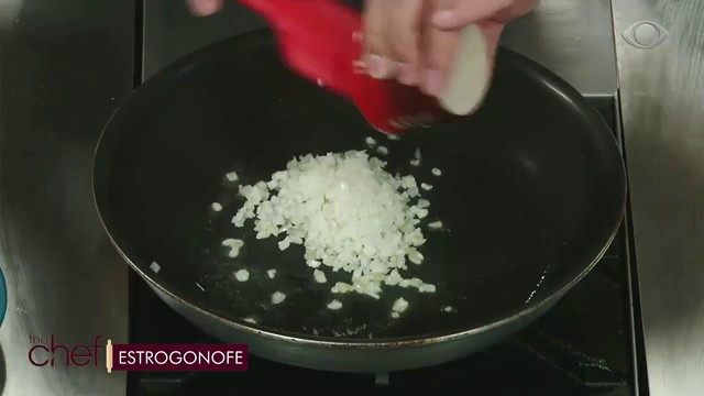 Estrogonofe vegetariano: receita do Edu Guedes tem palmito