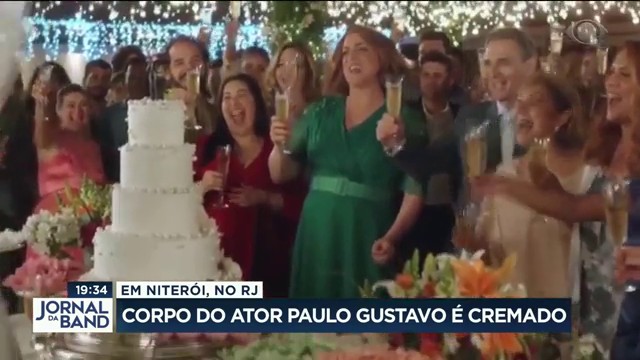 Corpo do ator Paulo Gustavo é cremado em Niterói Reprodução TV