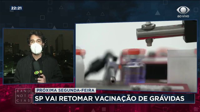 Novo lote de vacinas da PfIzer chega ao Brasil    Reprodução TV