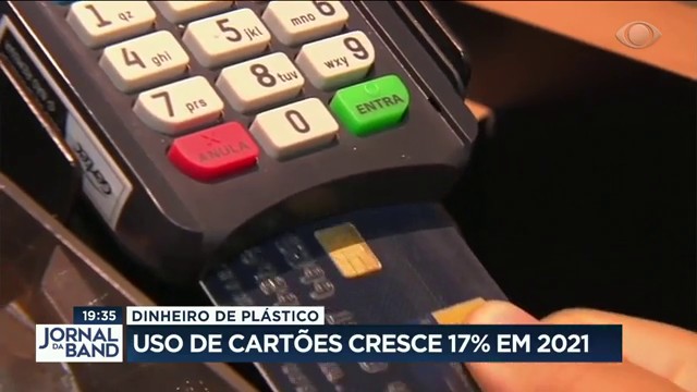 Uso de cartões cresce 17% em 2021 Reprodução TV