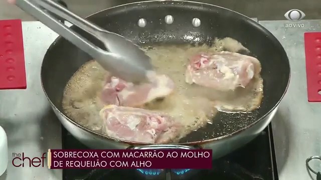 Sobrecoxa com macarrão: Edu Guedes ensina receita com molho de requeijão