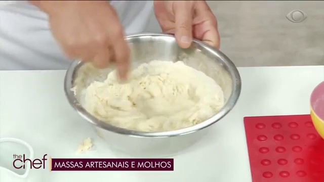 Aprenda a fazer massa artesanal para macarrão  Reprodução TV